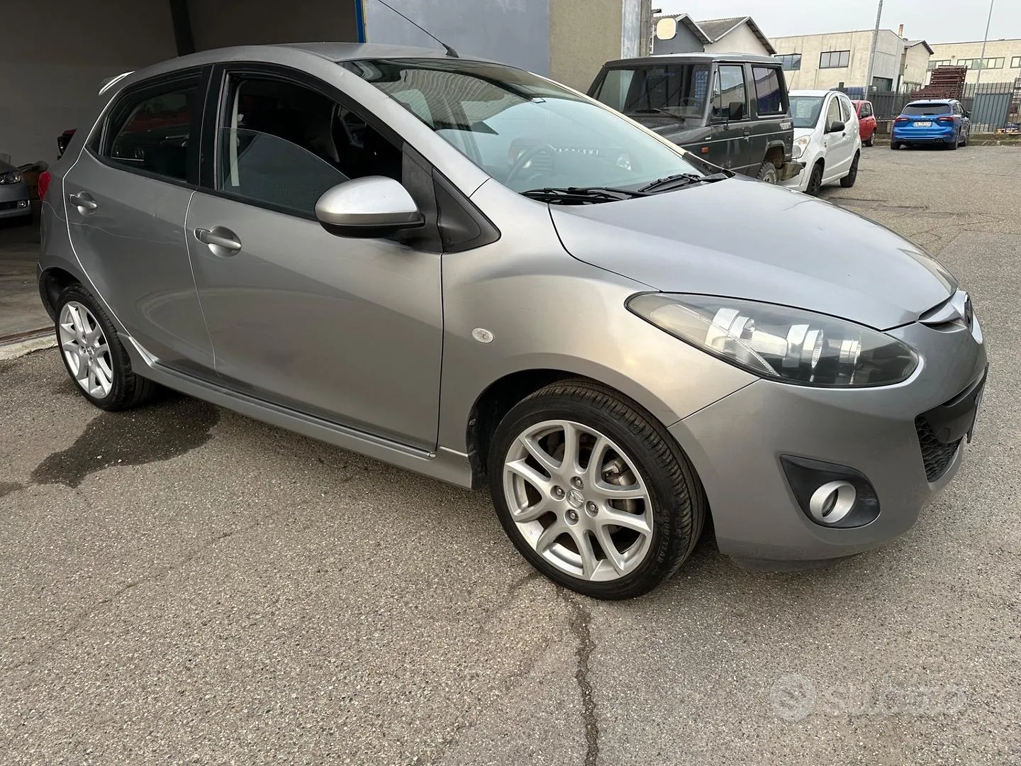 Mazda 2 2011 photo 3