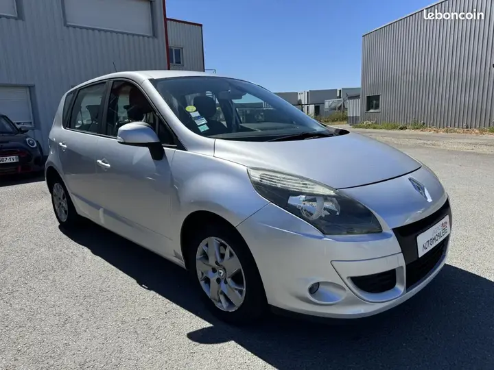 Renault Scenic 2011 photo 3