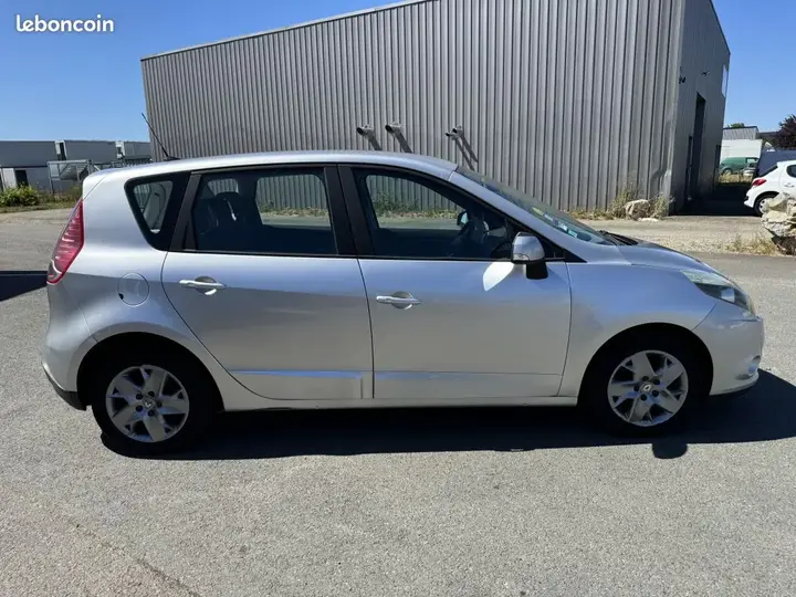 Renault Scenic 2011 photo 4