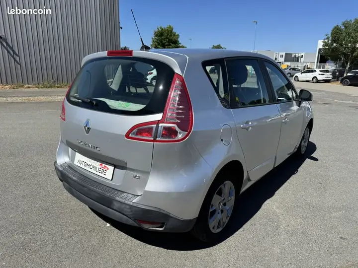 Renault Scenic 2011 photo 5