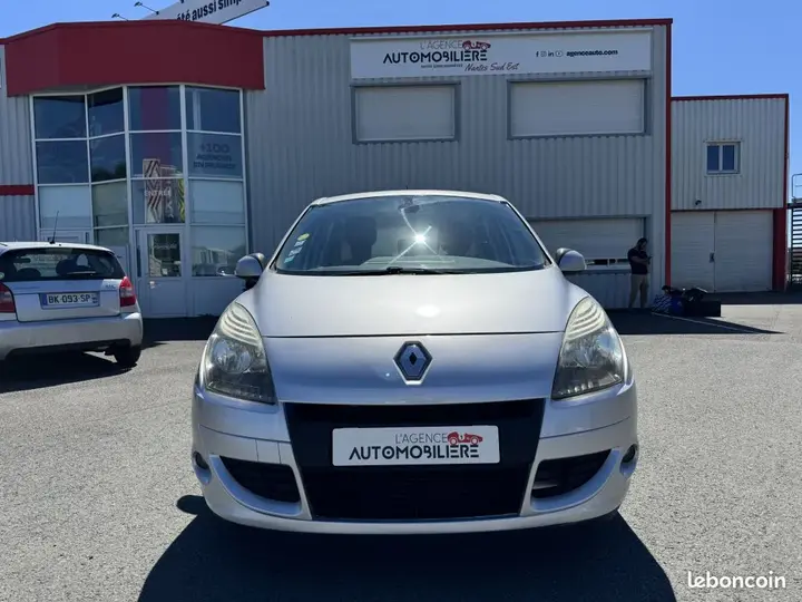 Renault Scenic 2011 photo 2