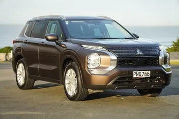 Mitsubishi Outlander 2022 photo 2