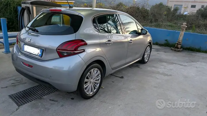Peugeot 208 2019 photo 4