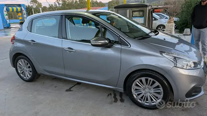Peugeot 208 2019 photo 3