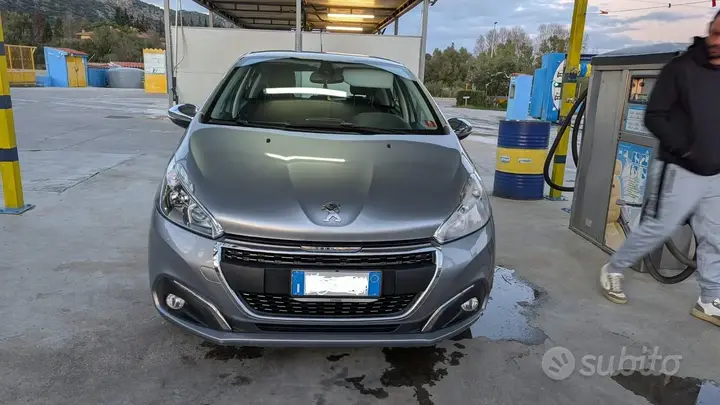 Peugeot 208 2019 photo 2