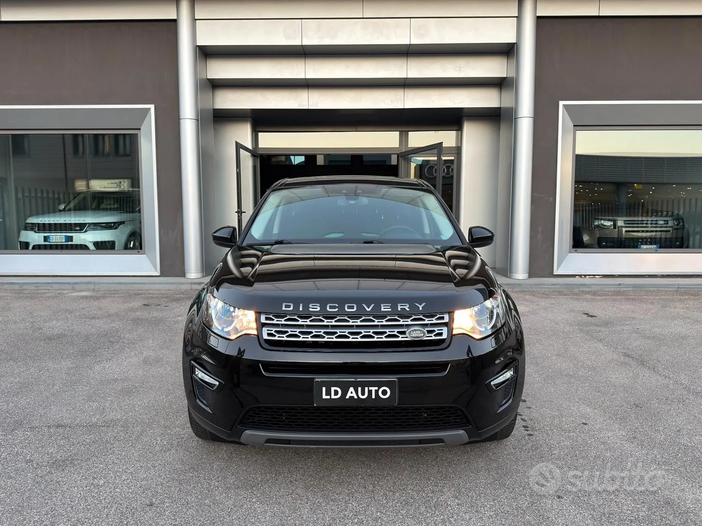 Land Rover Discovery Sport 2016 photo 2