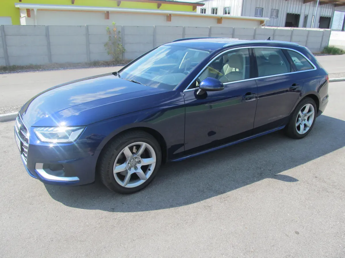Audi A4 2021 photo 2