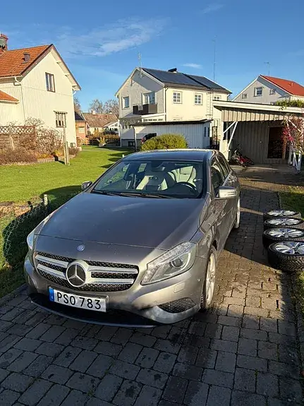 Mercedes-Benz A 180 2013 photo 2