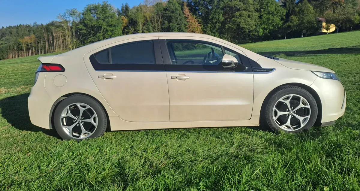 Opel Ampera 2012 photo 3