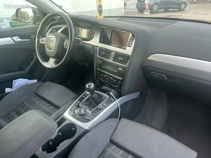 Audi A4 2010 photo 3
