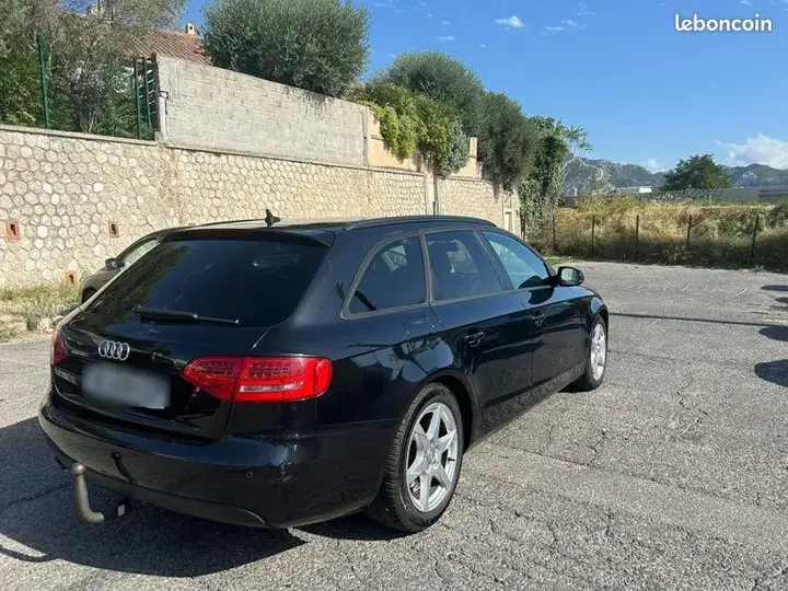 Audi A4 2010 photo 2
