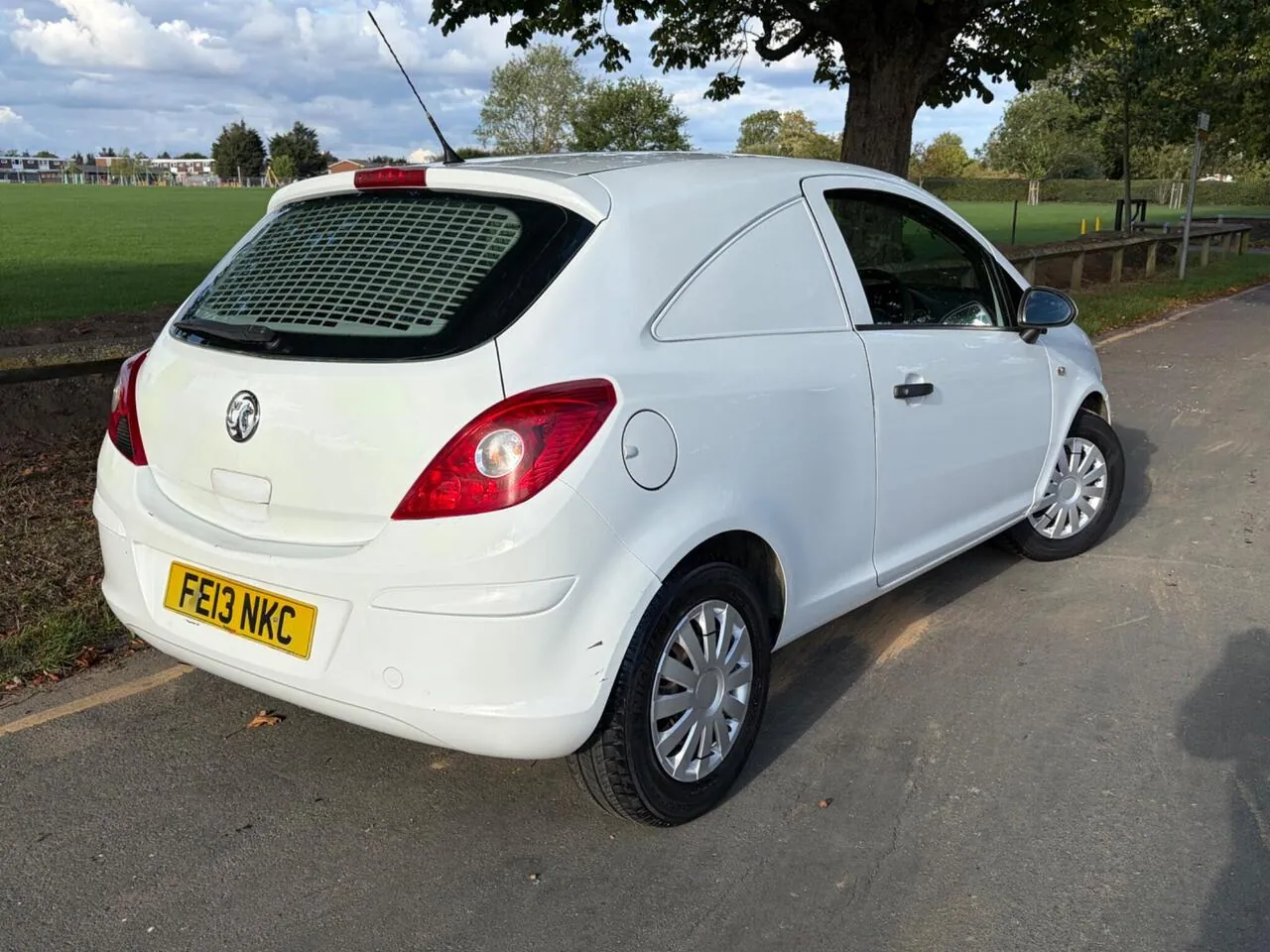 Vauxhall Corsa Van 2013 photo 3