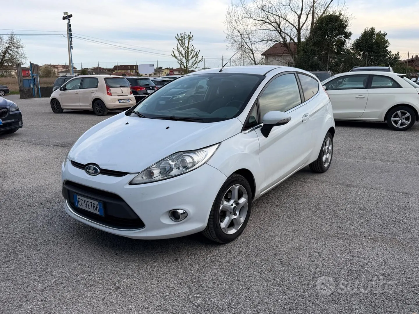 Ford Fiesta 2010 photo 2
