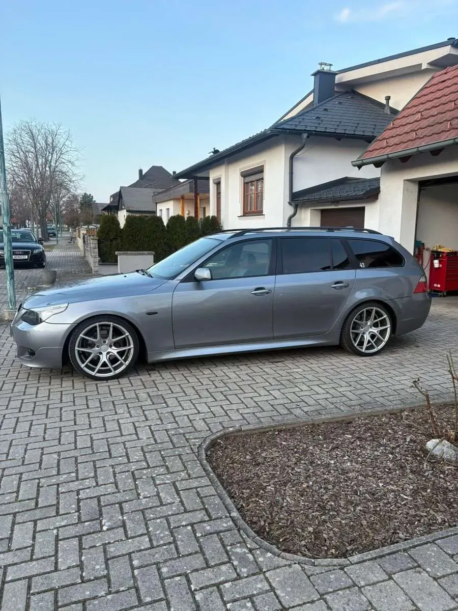 BMW 5 Series 2005 photo 2