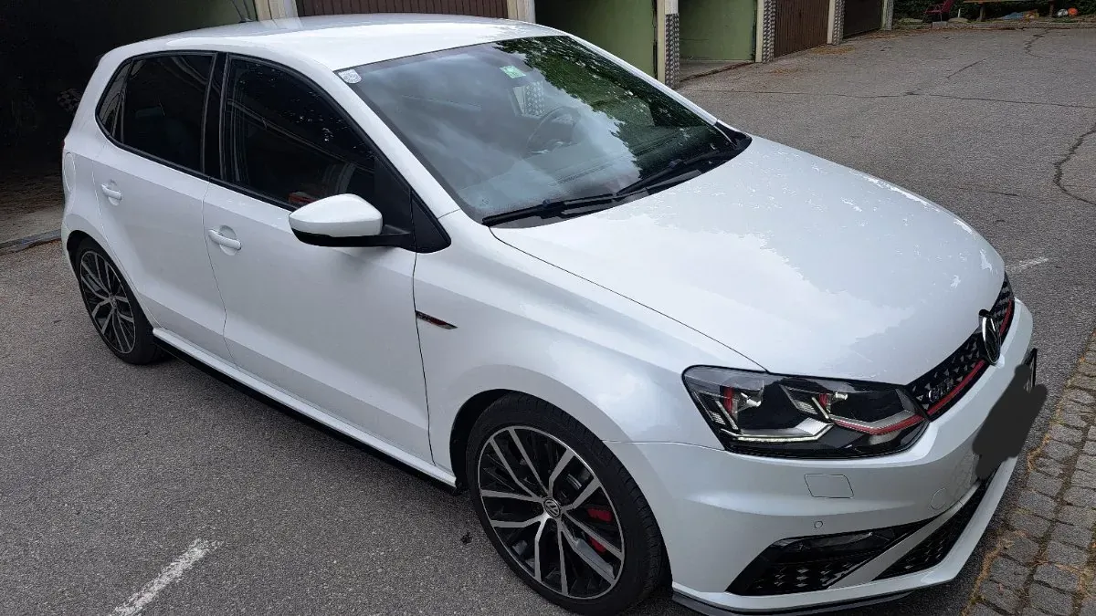 Volkswagen Polo 2015 photo 2