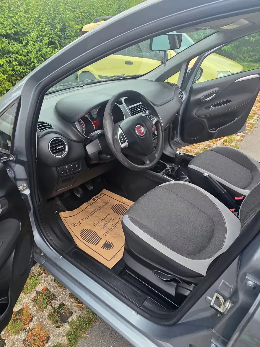 Fiat Punto 2012 photo 2