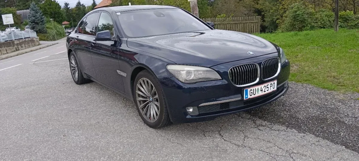 BMW 7 Series 2010 photo 2