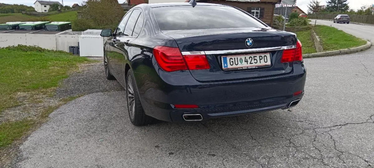 BMW 7 Series 2010 photo 3