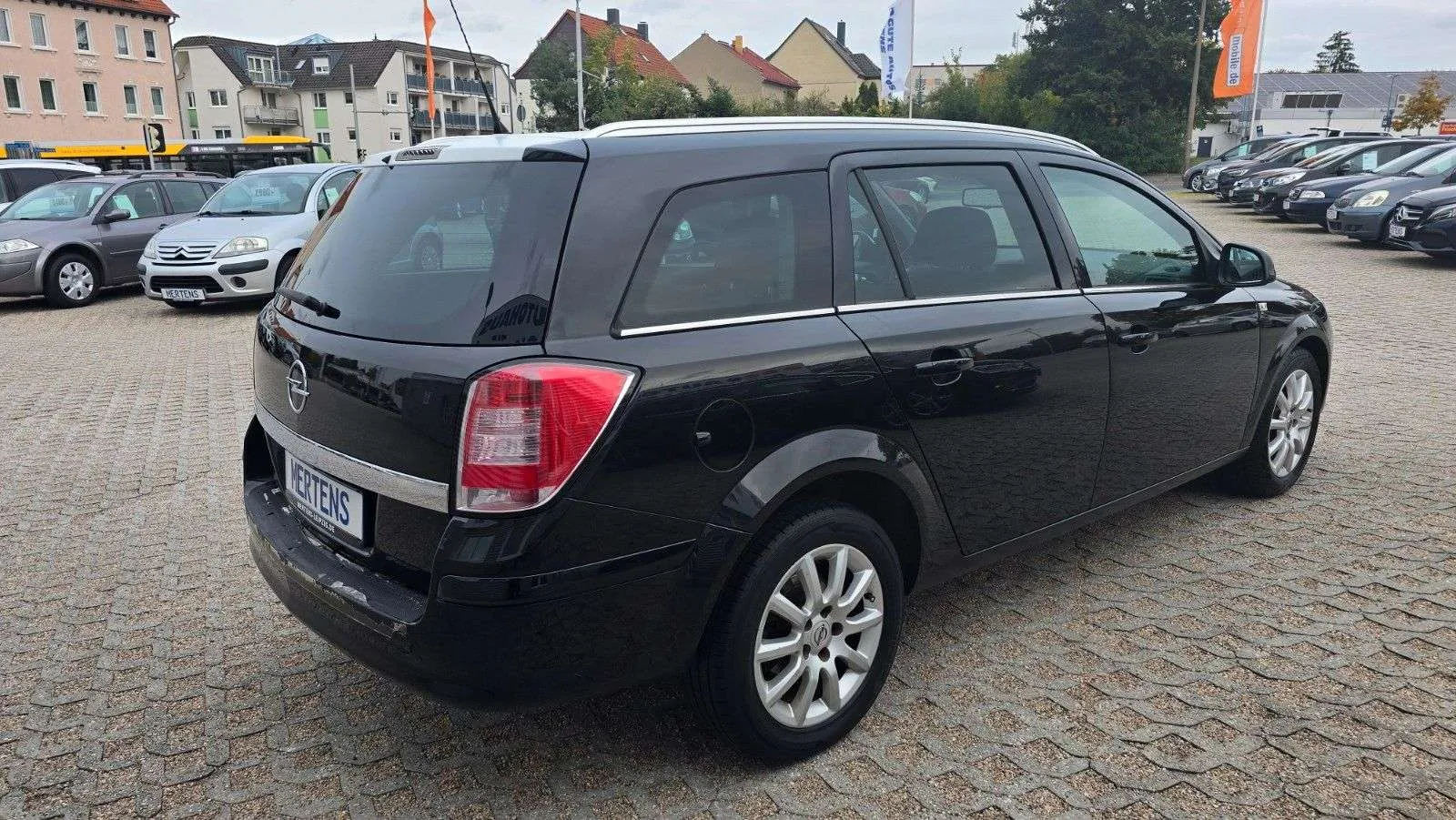 Opel Astra 2010 photo 4