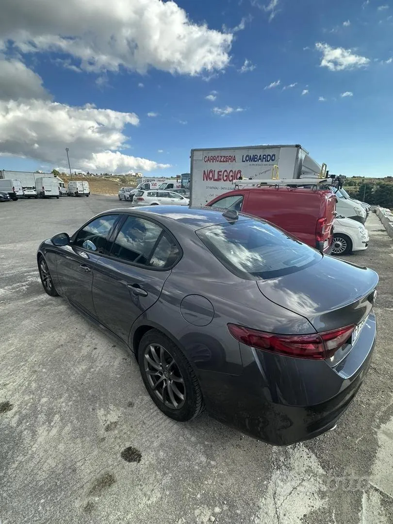 Alfa Romeo Giulia 2017 photo 4