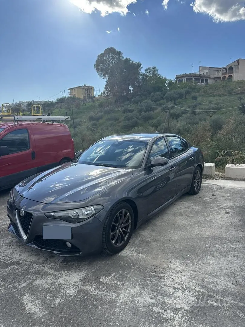 Alfa Romeo Giulia 2017 photo 2