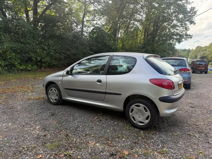 Peugeot 206 2003 photo 3