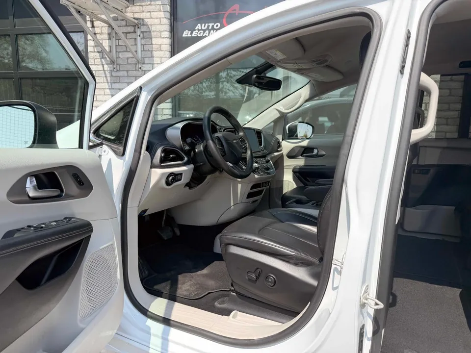 Chrysler Pacifica 2023 photo 2