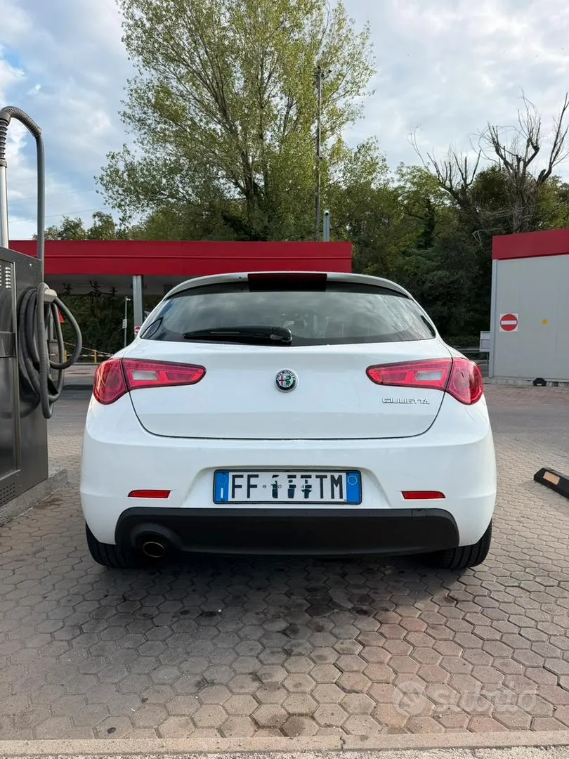 Alfa Romeo Giulietta 2016 photo 2