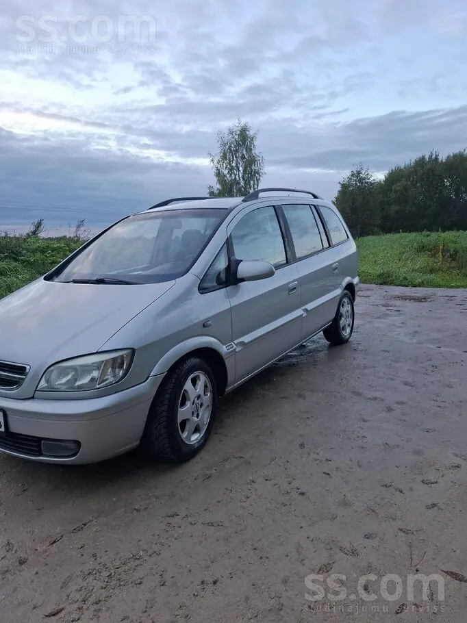 Opel Zafira 2004 photo 2