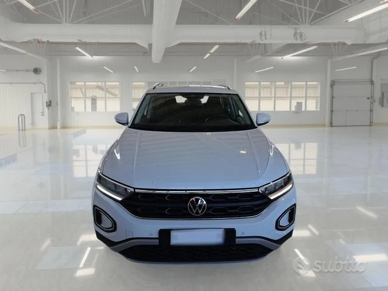 Volkswagen T-Roc 2024 photo 2