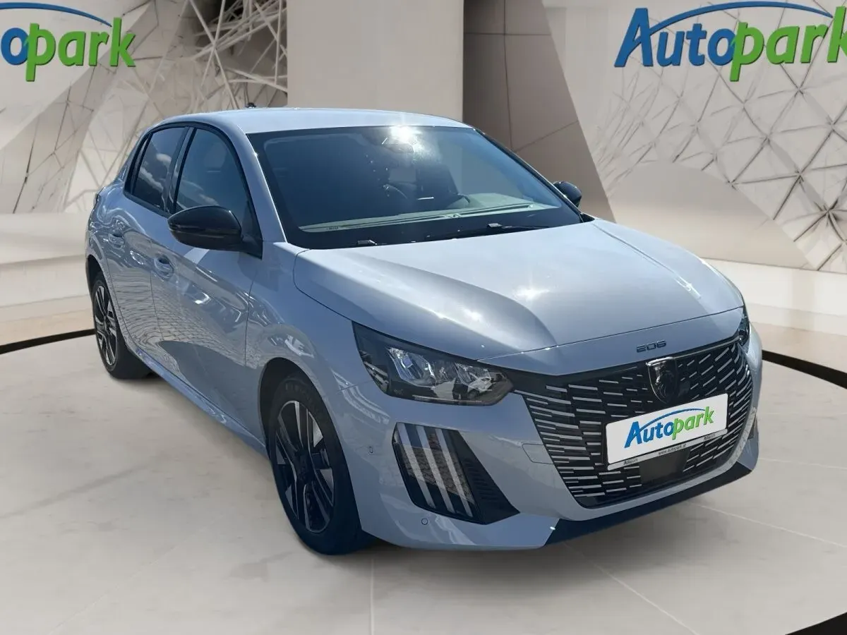 Peugeot 208 photo 3