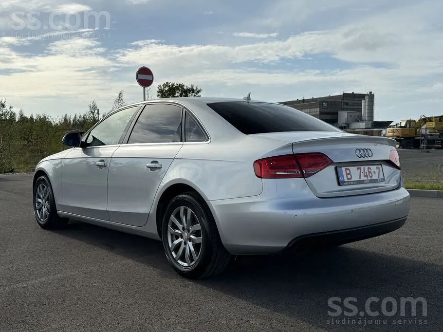 Audi A4 2009 photo 2