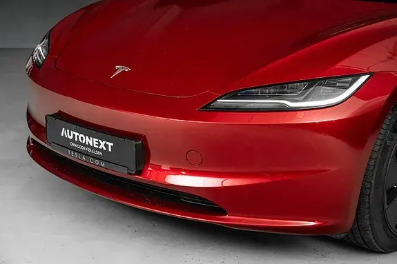 Tesla Model 3 2024 photo 2