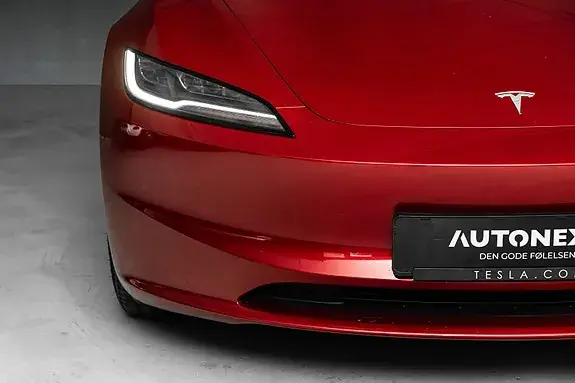 Tesla Model 3 2024 photo 4