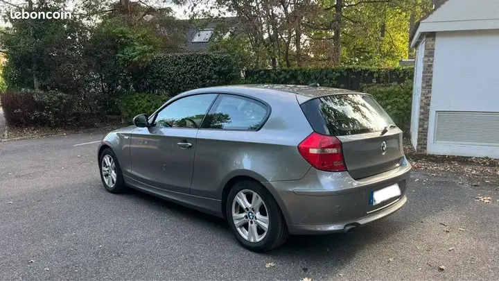 BMW 1 Series 2012 photo 2