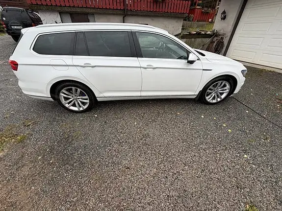 Volkswagen Passat 2018 photo 2