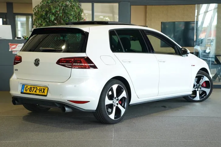 Volkswagen Golf 2013 photo 2