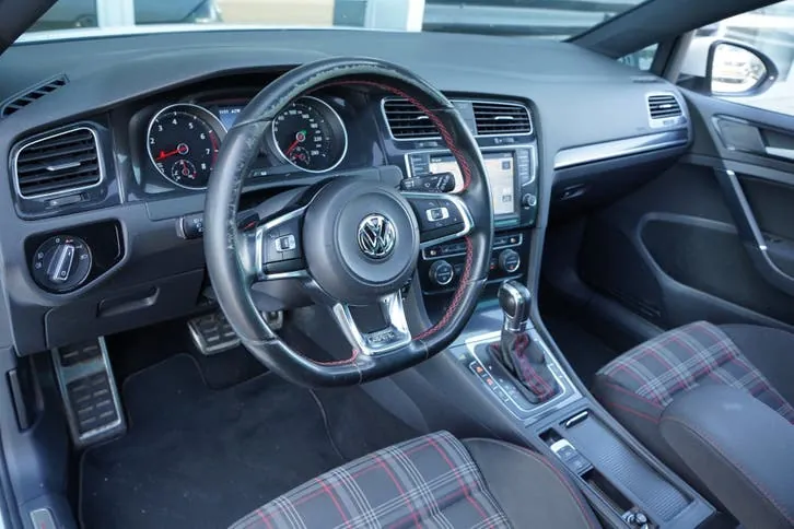 Volkswagen Golf 2013 photo 3