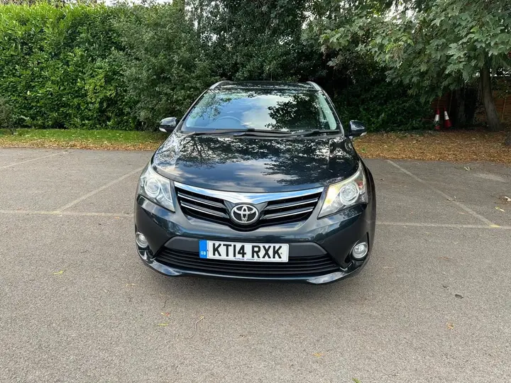 Toyota Avensis 2014 photo 2
