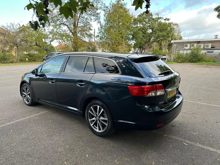Toyota Avensis 2014 photo 4