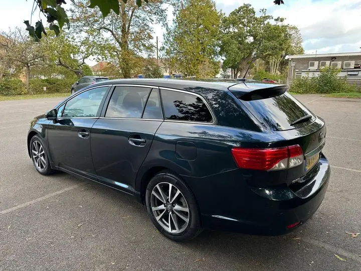 Toyota Avensis 2014 photo 5