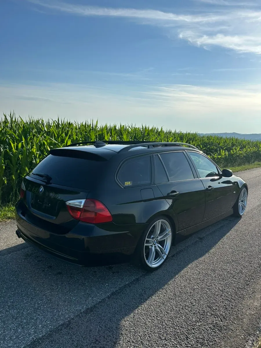 BMW 3 Series 2005 photo 2