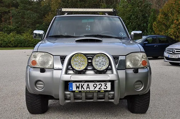 Nissan Navara 2004 photo 2