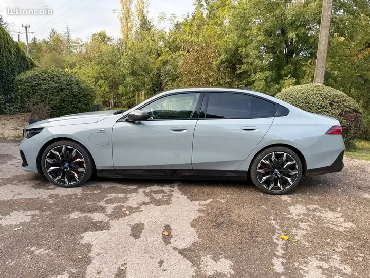BMW 5 Series 2024 photo 2