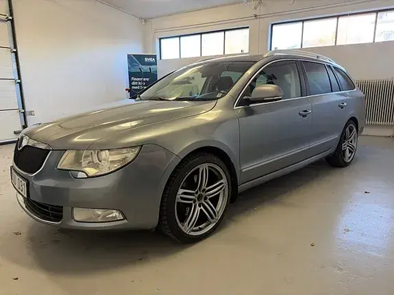 Skoda Superb 2010 photo 2