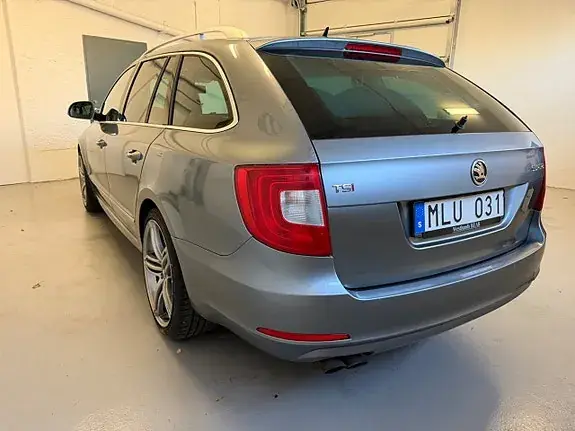 Skoda Superb 2010 photo 3