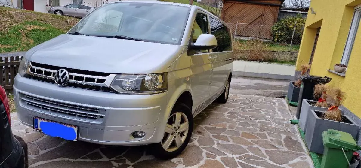 Volkswagen Multivan 2010 photo 2