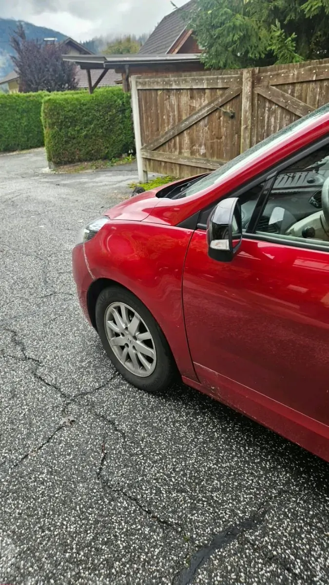 Renault Megane 2011 photo 2