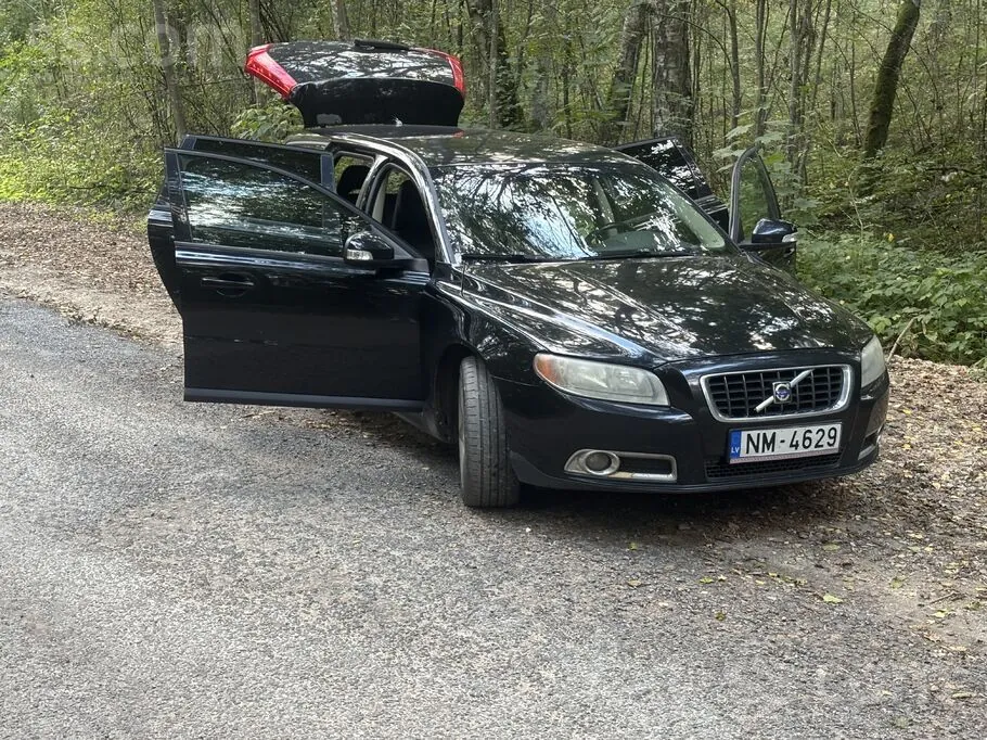 Volvo V70 2009 photo 2