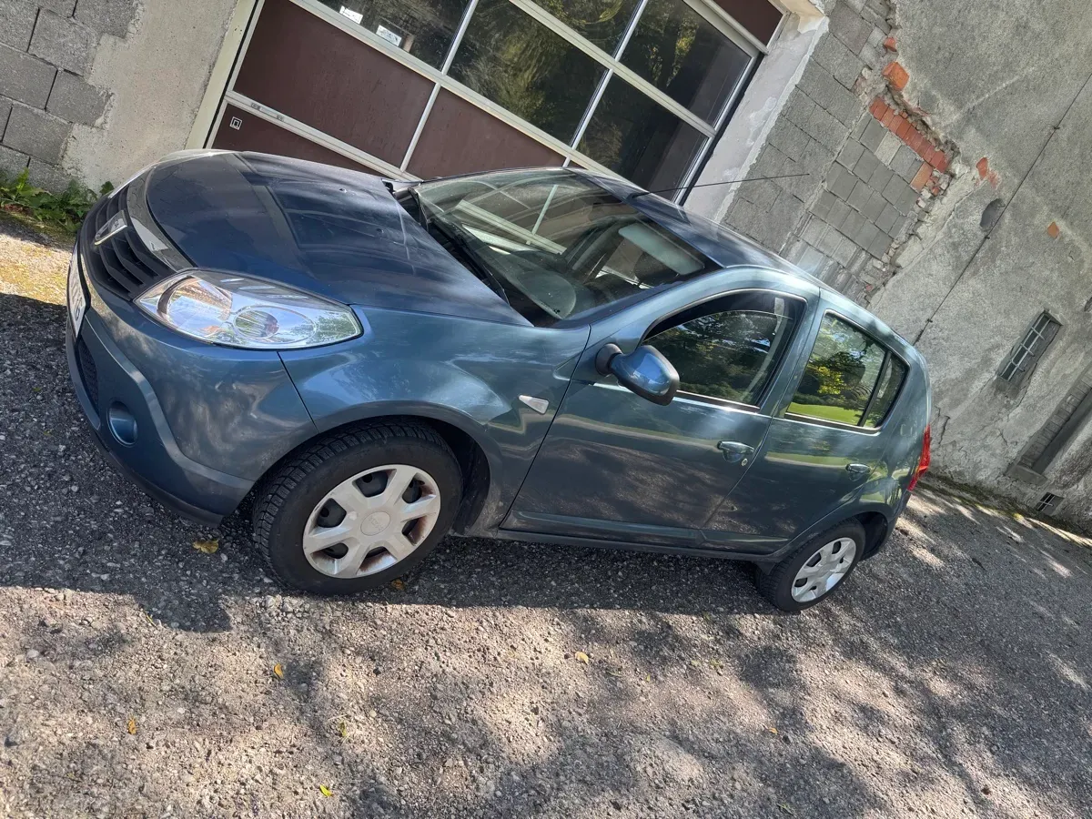 Dacia Sandero 2012 photo 2